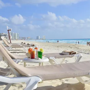 Mia Cancun